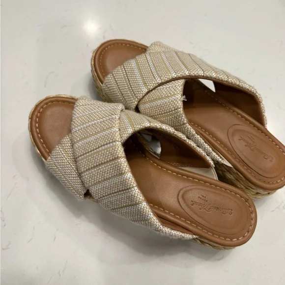 Platforms - Picture 2 of 2